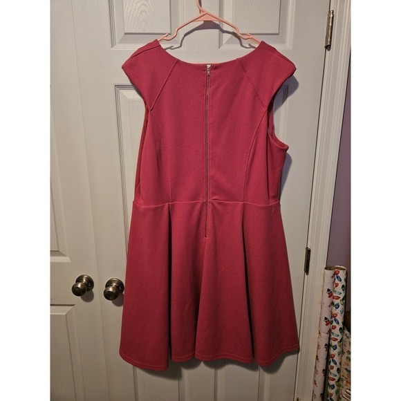 City Chic pink fit and flare midi dress size XL/ Size 24 - Picture 4 of 5